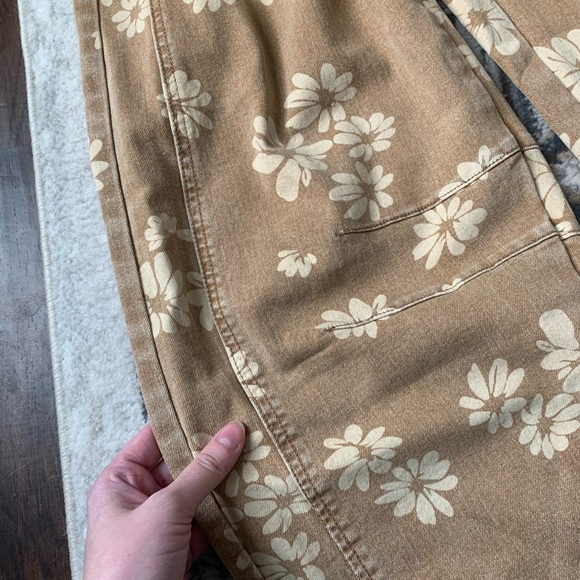 Amazon nwot Floral barrel pants - Picture 9 of 10